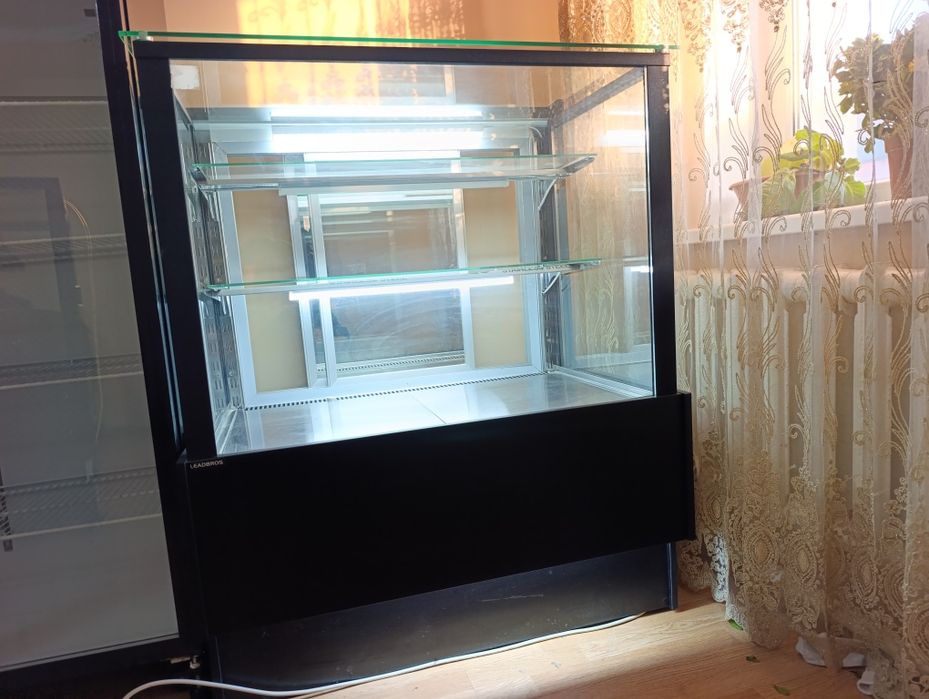 Холодильник витриный
