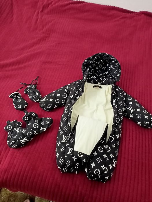 Продам комбинезон новый раз надели