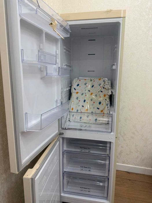 Продам холодильник Samsung в отличном состоянии