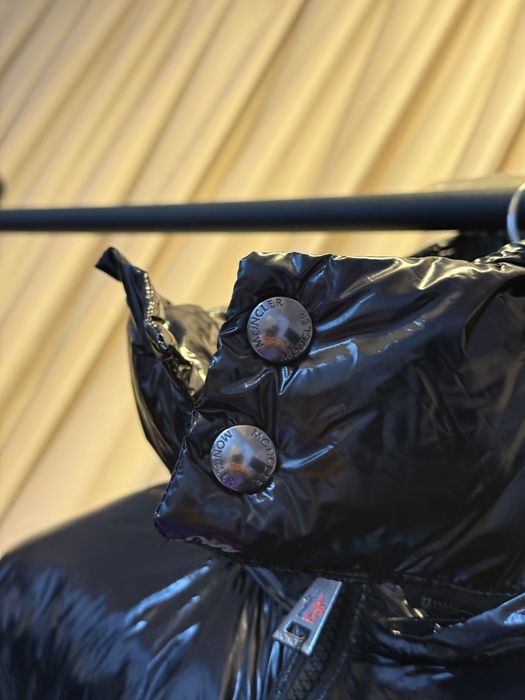 Geacă M.O.N.C.L.E.R  negru lucios