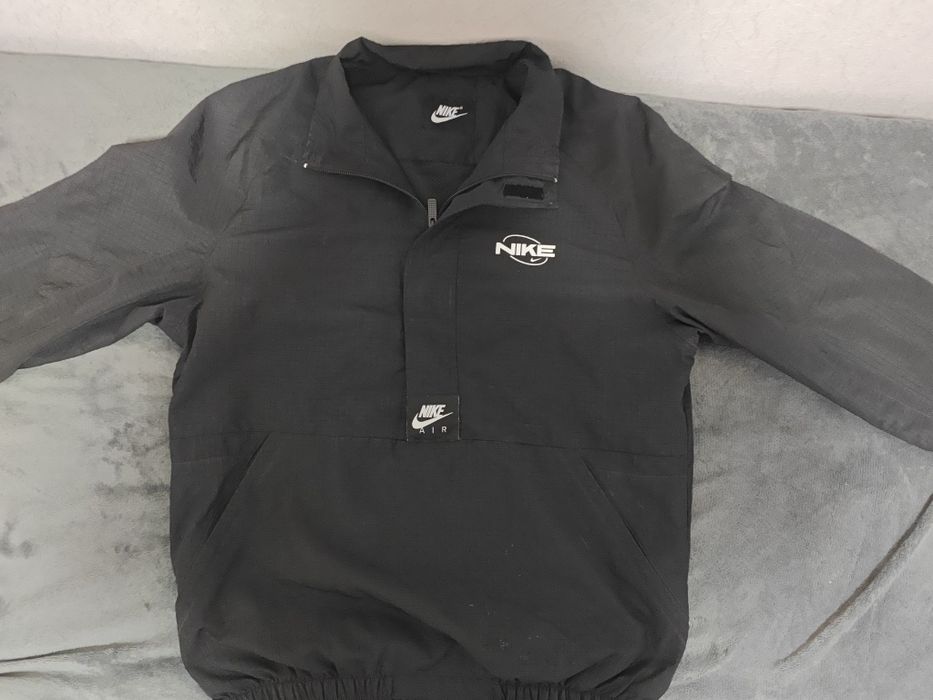 продам ветровку Nike