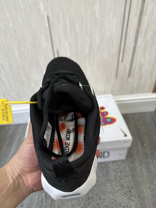 Продам кроссовки Nike Mind