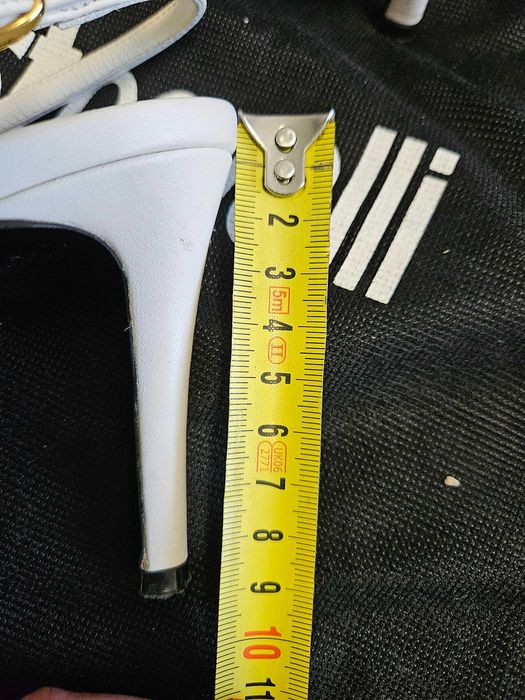 Уникален модел обувки Just Cavalli със змия. 100% естествена кожа !