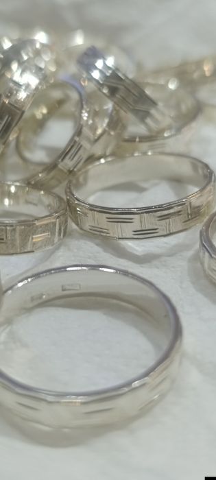 Кумуш узук , эркаклар никох узуги Проба 925 размери 18 -23 вес 4-6 г