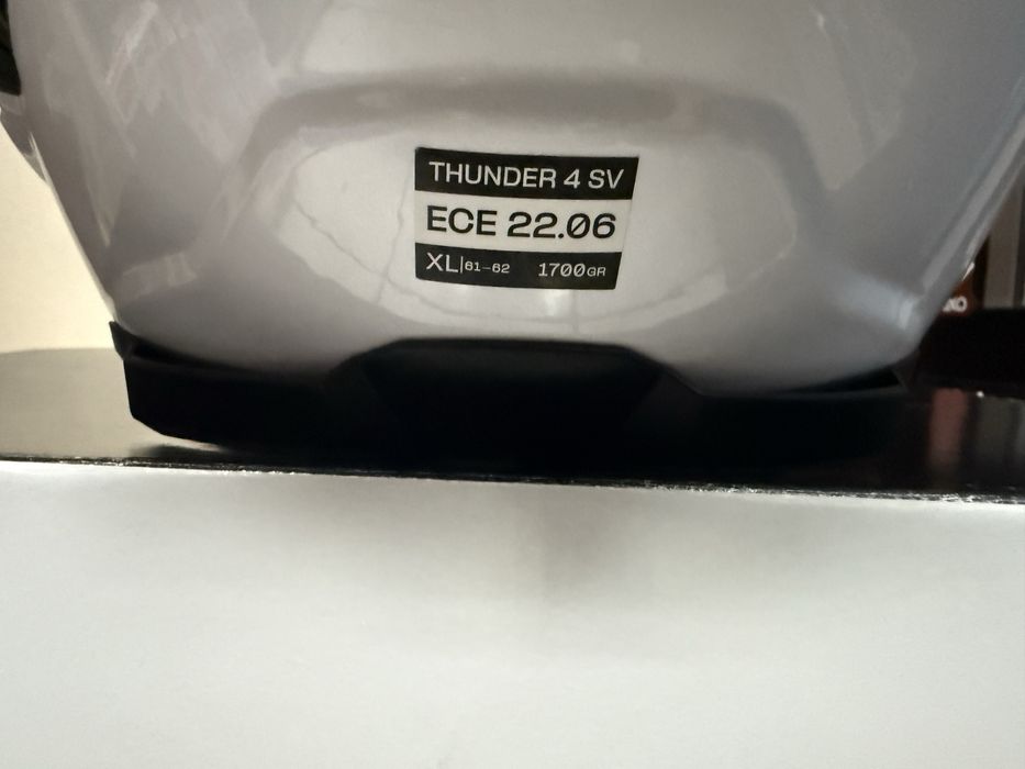 Каска MT Thunder 4