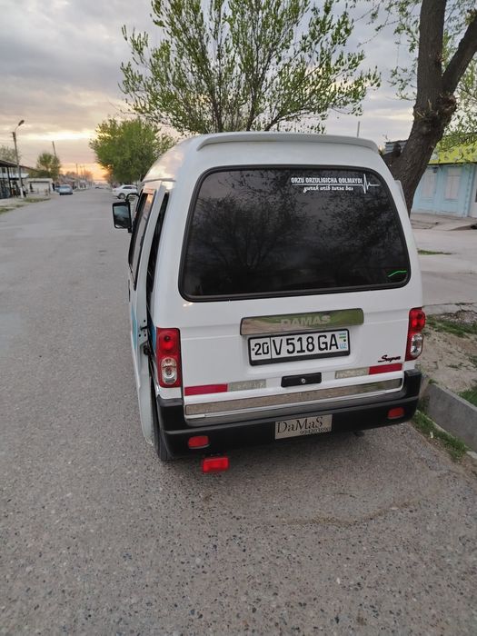 Bir qoʻl minilgan taksi qilinmagan qo'shimcha jixoz qilingan. Shumka