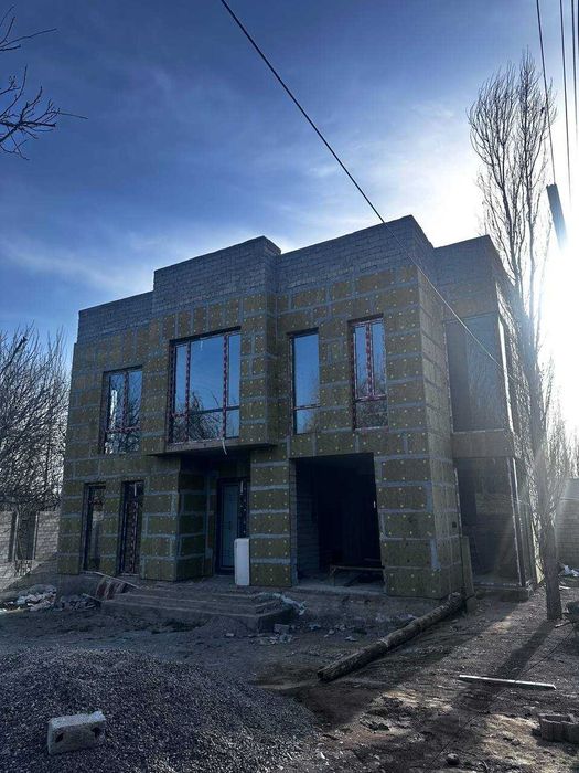 Dacha Oqtosh 7 sotix, 2 etaj, evro dom