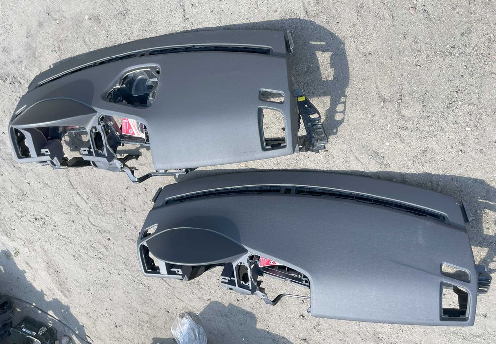 Volvo XC60 plansa de bord - diferite modele HUD / radar / boxa