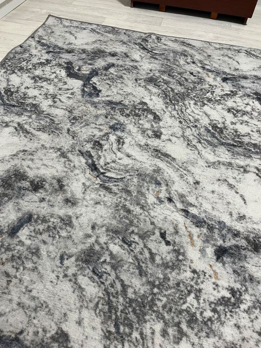 Продам 2 ковра в хорошем состоянии