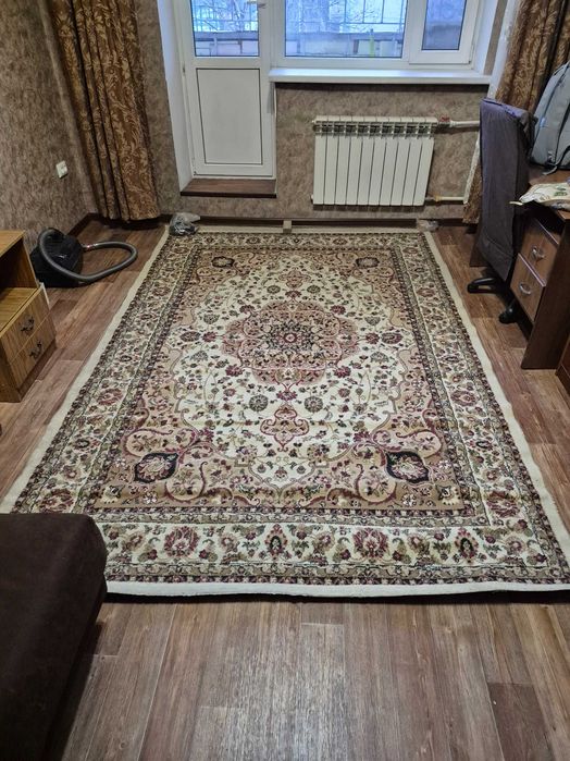 Ковер в хорошем состоянии