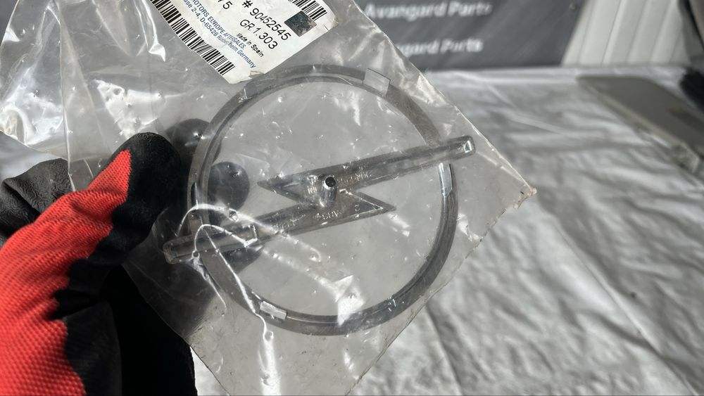 2 броя Емблема Opel Astra нова