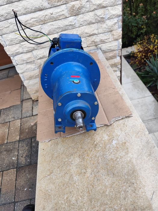 Reductor  3  kw  320 rotații