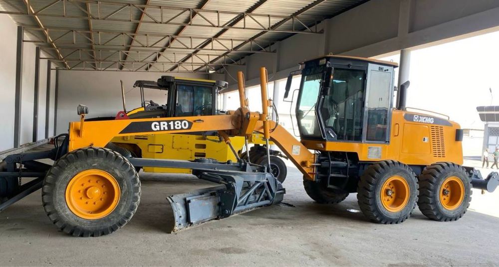 Грейдер XCMG 180 сотилади