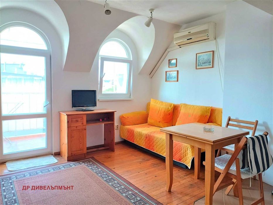 Дава се под наем Двустаен апартамент в Бургас, Лазур - 65 кв.м за 333 € - Снимка #1