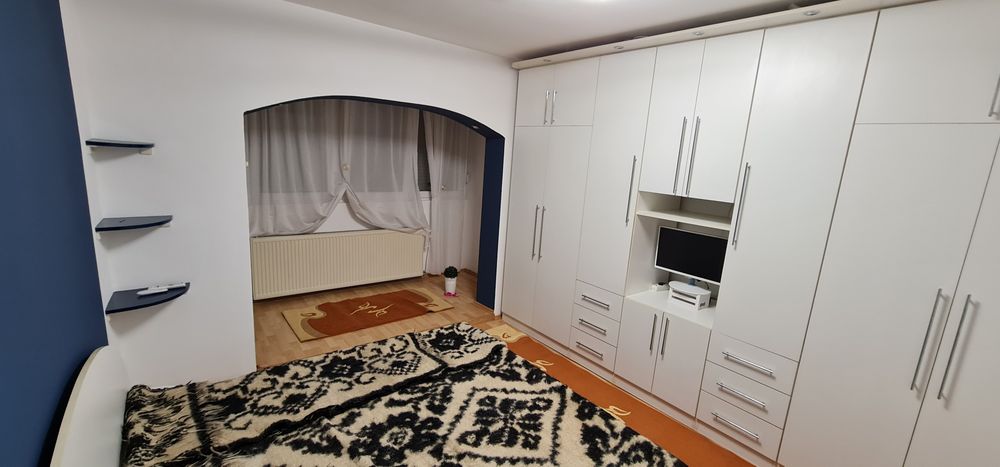 Vand apartament cu 3 camere Resita, zona Lunca