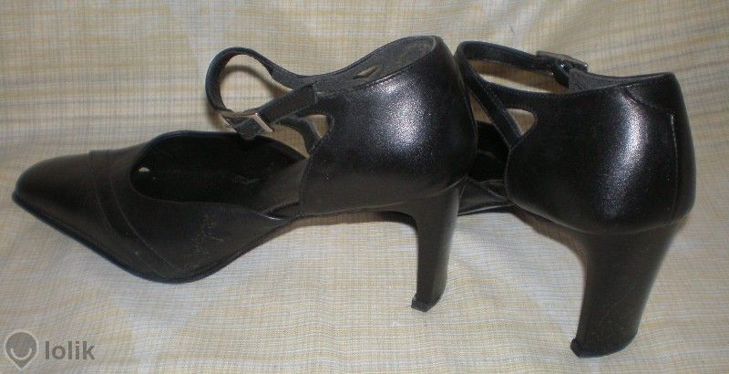 Няколко чифта кожени обувки №37 + подарък памучно яке