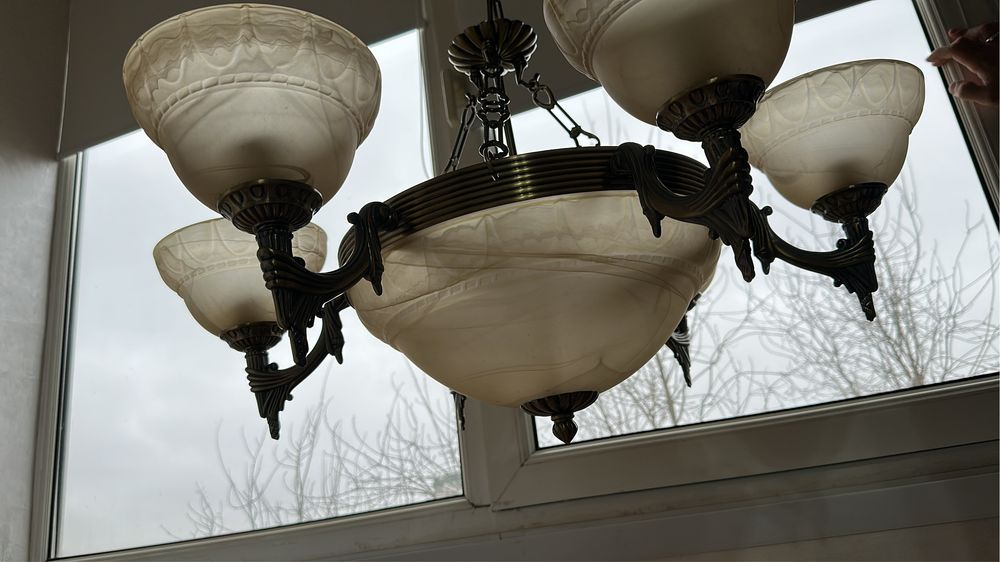 Продам люстру для комнаты