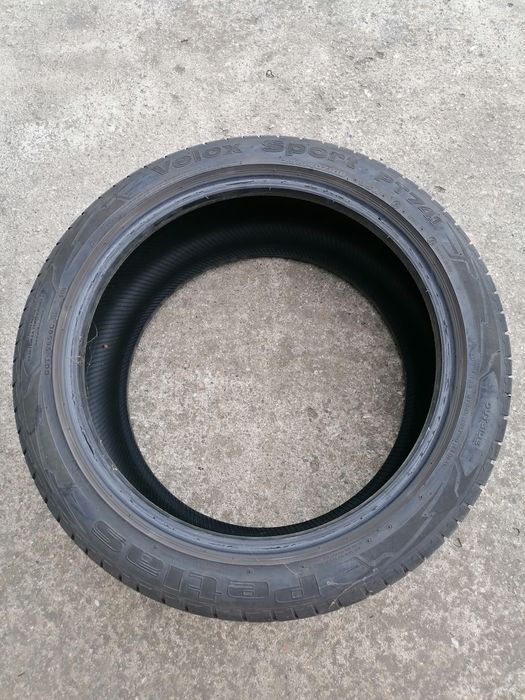 Vând anvelope vară 255.40.18 și 245.40.18