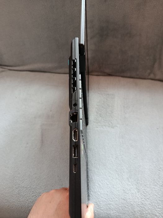 Laptop RTX 5060 RYZEN 7  SSD 1TB ram 16GB  Display 165Hz MUX SWITCH