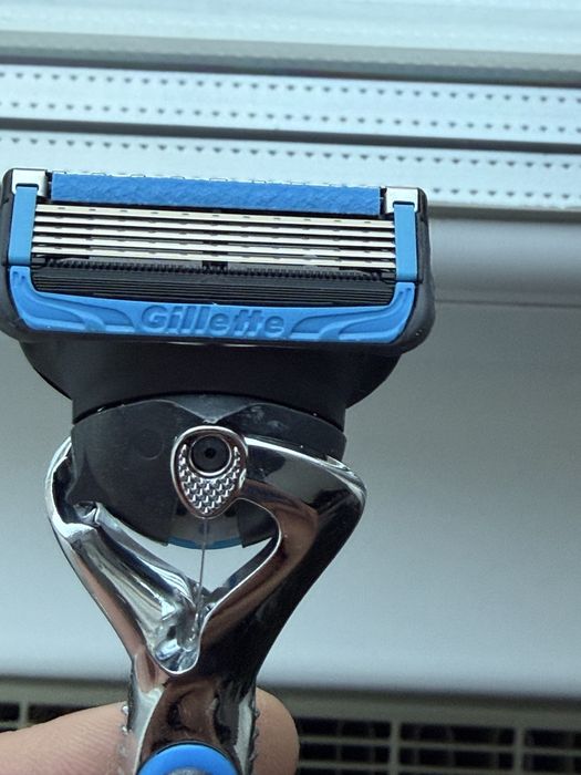 Se vinde aparat de ras Gillette ProShield