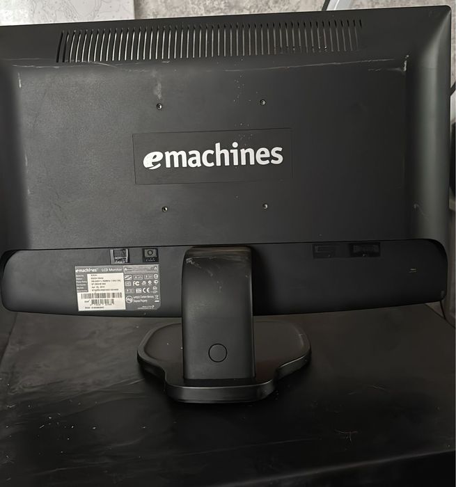 Продам мониторы emachines и Acer в рабочем состоянии
