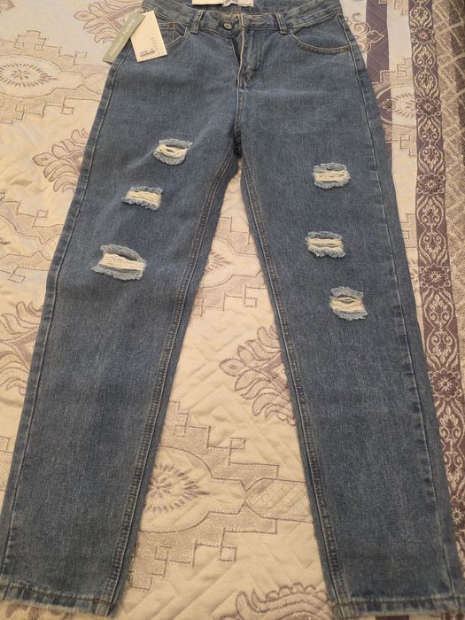 Продам женские джинсы