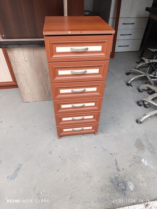 Продам тумбу с ящиками