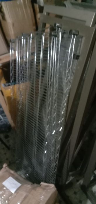 Витрины, вешалки