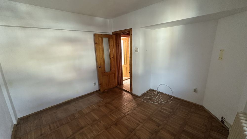 Vand apartament 4 camere