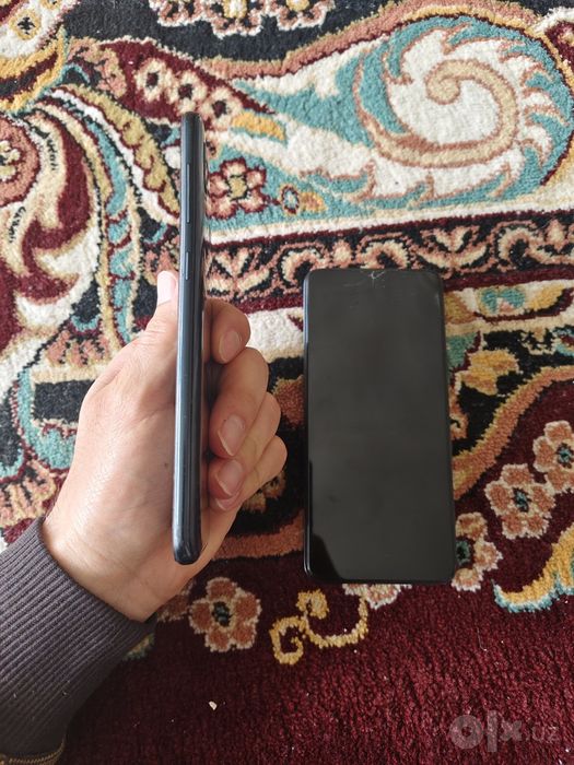 Samsung va infinix hot 30i telefonlari sotiladi