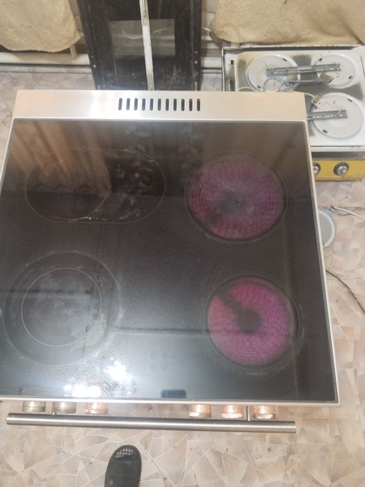 Продам стеклокерамическую плиту Kaiser
