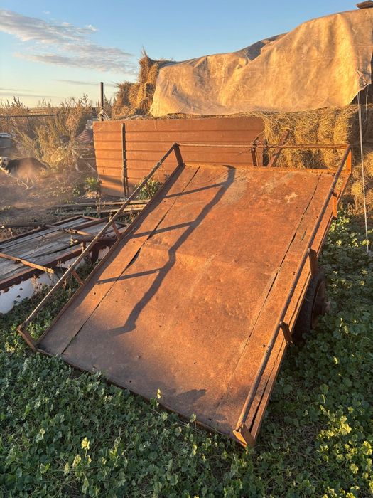 Продам 2 прицеппа 1 за 25 , второй 35