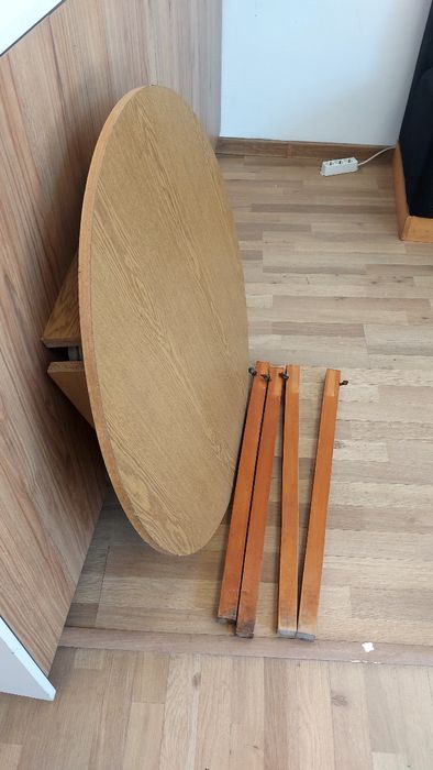 Маса за хранене кръгла