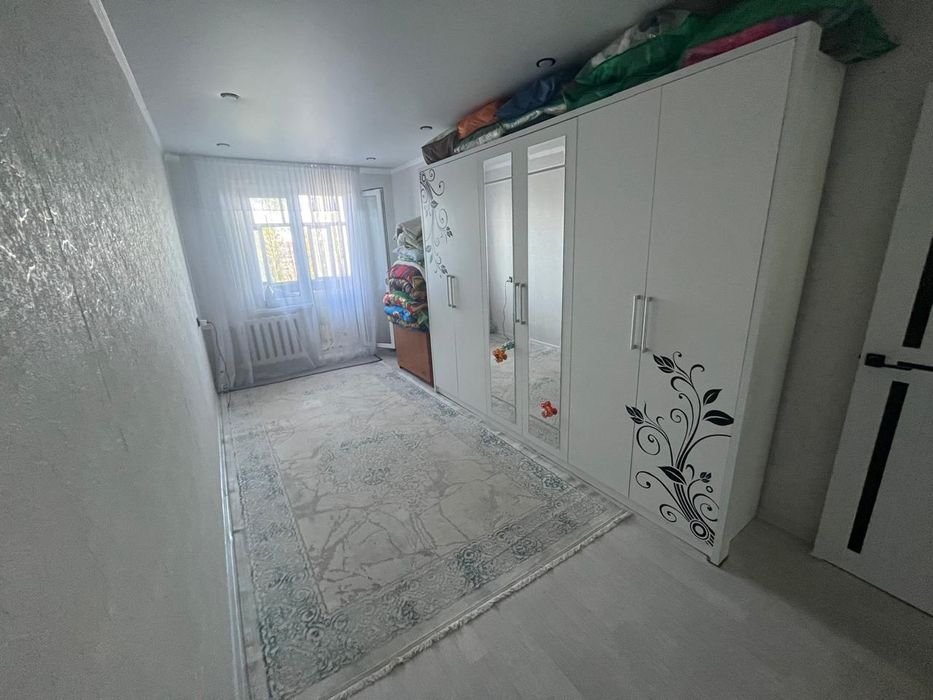 Продам 2-х комнатную благ.квартиру.