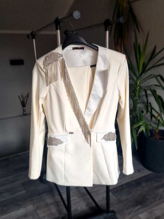 Costum alb de cununie/ botez BBY cu broderie strasuri epolet franjuri