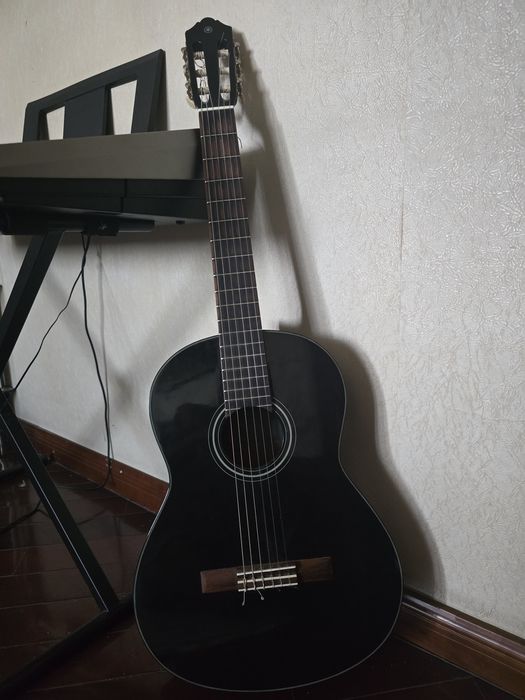 Гитара чёрная, Yamaha C40