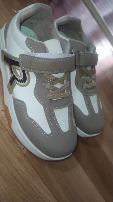 Кроссовки детские 35 р