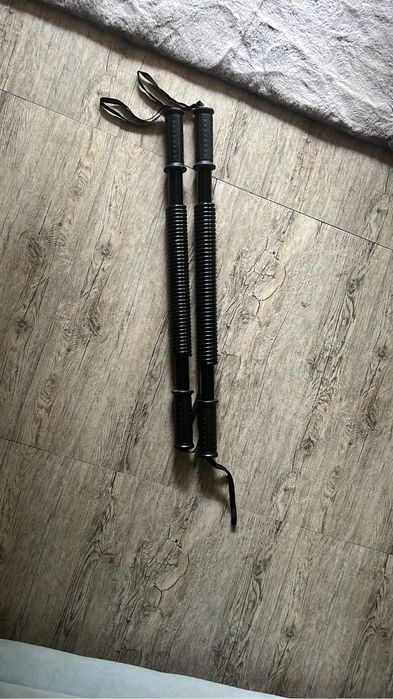 Продам: эспандер 2 шт, бинты Torneo для запястий