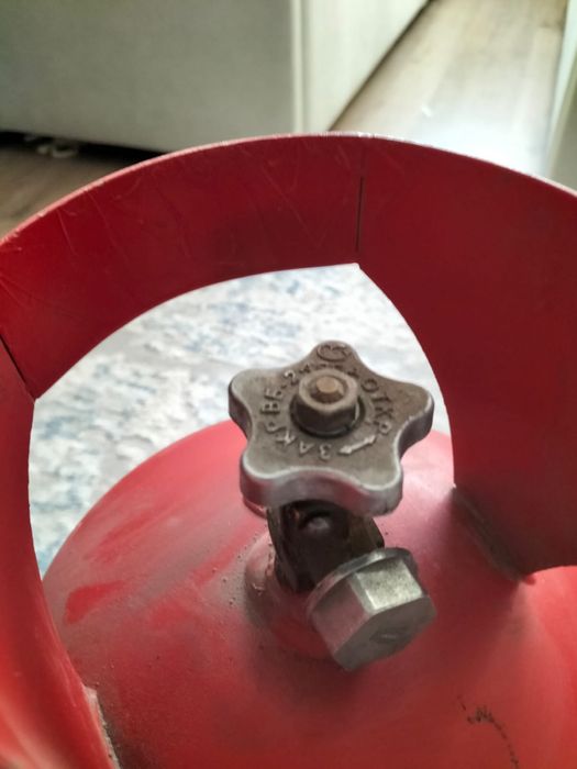 Продаю газовый балон 12 литров.