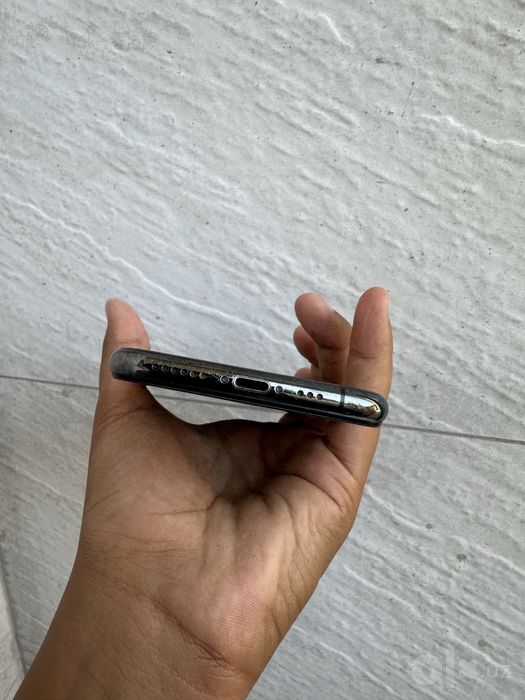 Iphone xs 64 gb .