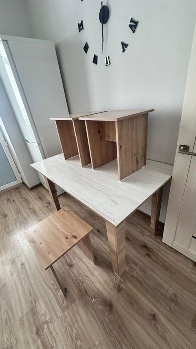 Кухонный стол со стульями