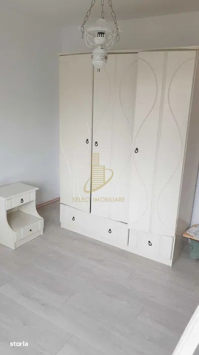 Apartament de 3 camere, decomandat, 68 mp., zona Han