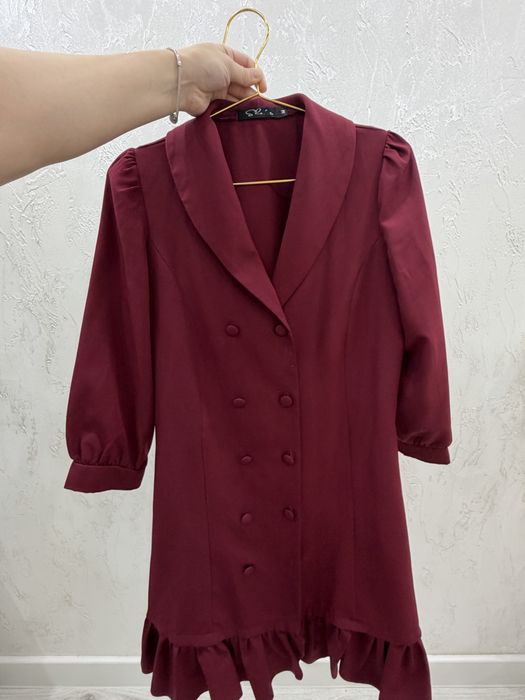 Женская куртка, платья