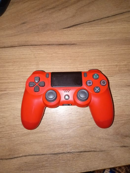 Vând console PS4