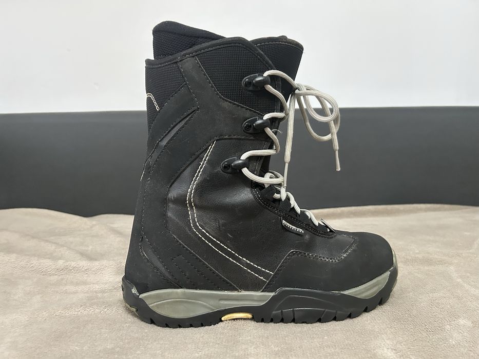 Vând echipament snowboard complet,stare perfecta.