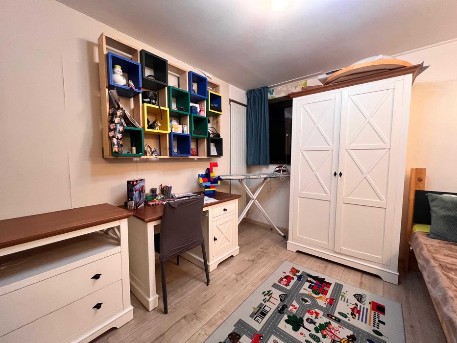 Inchiriez camera la casa