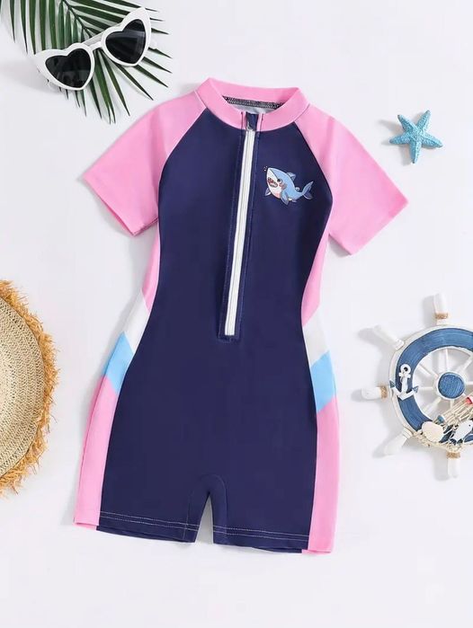 Costum de baie pentru fetiță 9-10 ani. Înălțime 140 cm.