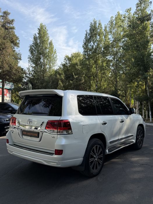 Toyota Land Cruiser 200 Restayling 2021 yil