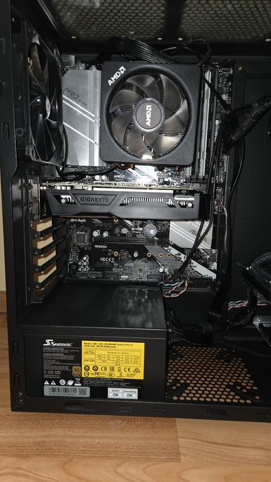 AMD R7 3700X / Asrock X570 Pro 4 / 32GB DDR4 / Sursa  Seasonic 620w
