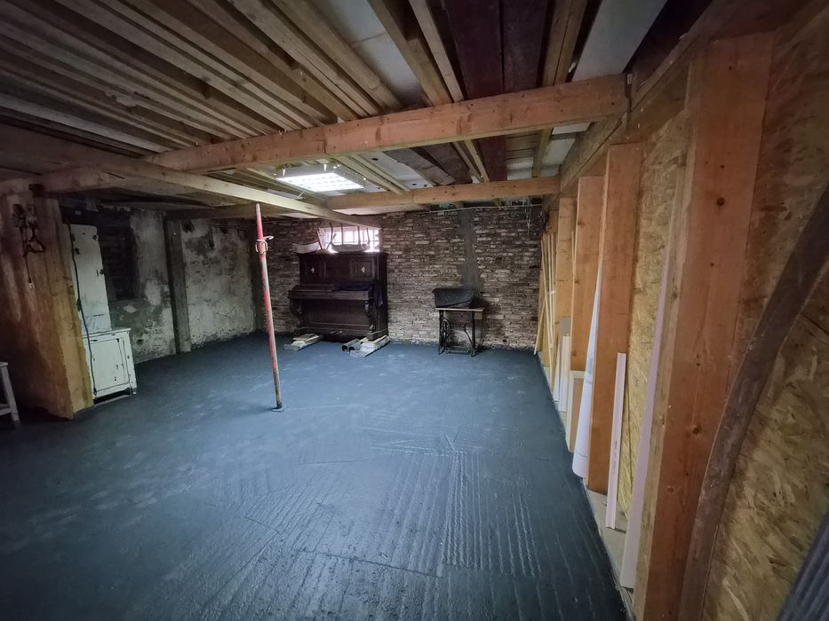 Închiriez Spațiu comercial în zona foarte buna ROMANA 102